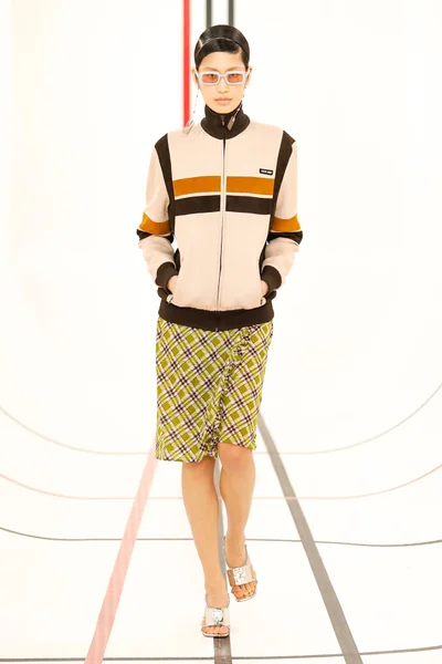 Look 16